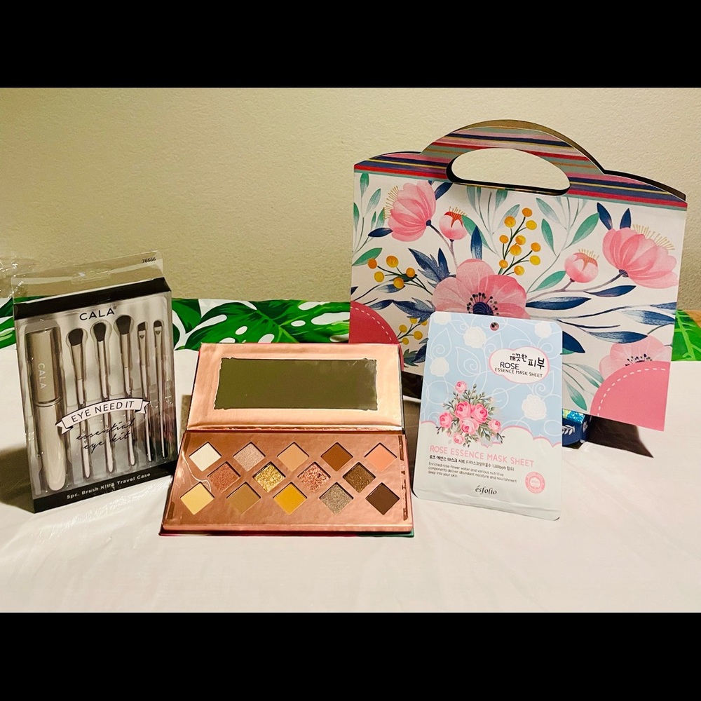Charming Eyeshadow Palette Set